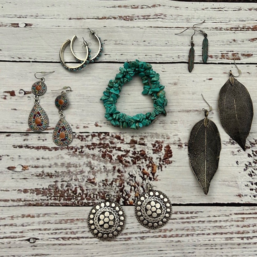 Jewelry bundle 1 bracelet & 5 pairs of earrings